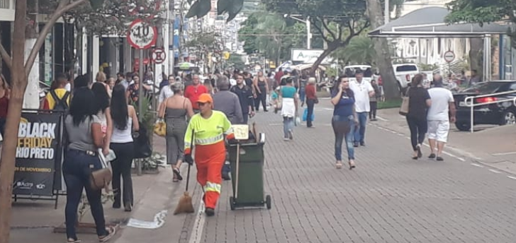 Black Friday movimenta comércio no centro de Rio Preto