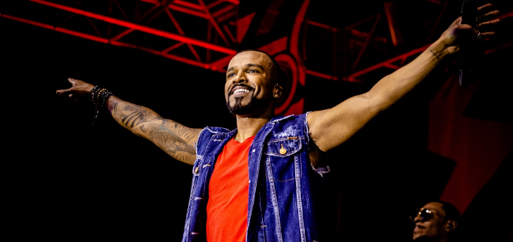 Alexandre Pires apresenta "Baile do Nêgo Véio" em Rio Preto