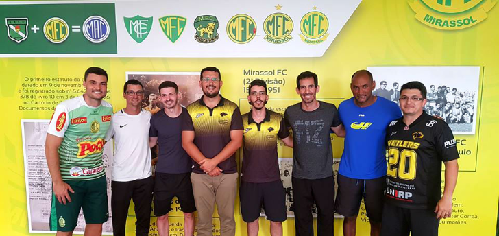 Região tem tabelinha entre futebol americano e "soccer"