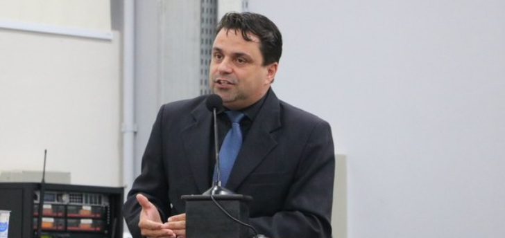 Dornelas quer que a Prefeitura informe obras paralisadas