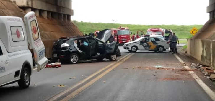 Idoso de 72 anos morre após carro cair de viaduto na rodovia Washington Luis