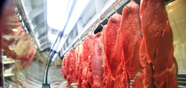 Consumidores e comerciantes sofrem com o aumento no preço da carne 