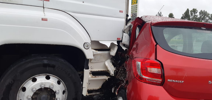 Motorista morre após ser atingido por caminhão na BR-153 