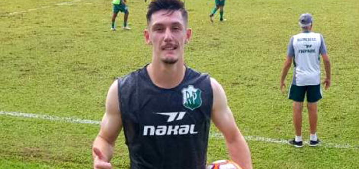 Volante na área