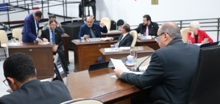 Vereadores derrubam veto à proibição de incentivos fiscais de envolvidas em corrupção