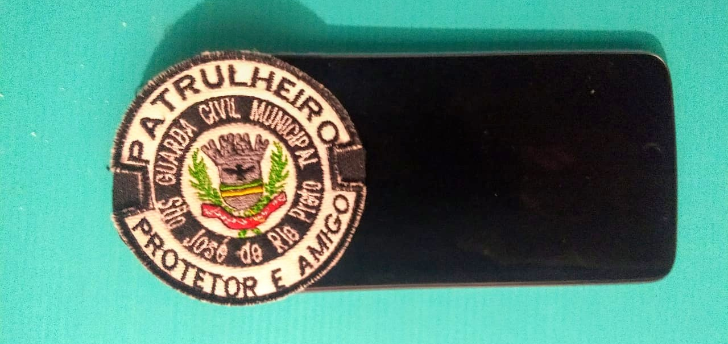 Idosa furta celular de paciente em sala de observação de UPA