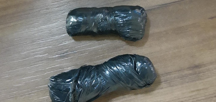 Homem é preso com 30 porções de skunk no estômago