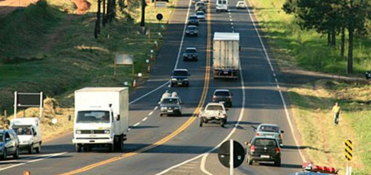 Retorno do feriado intensifica movimento nas rodovias da região