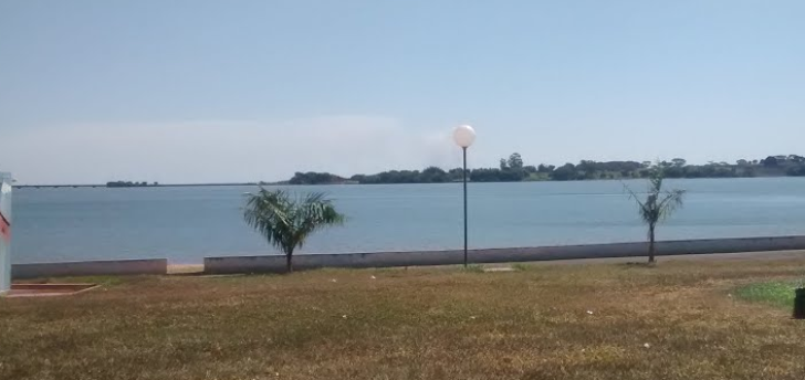 Prefeitura de Pereira Barreto instala placas com avisos sobre ataques de piranhas