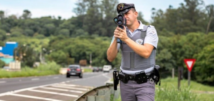 Polícia Rodoviária multa quase 3 mil motoristas por excesso de velocidade no réveillon