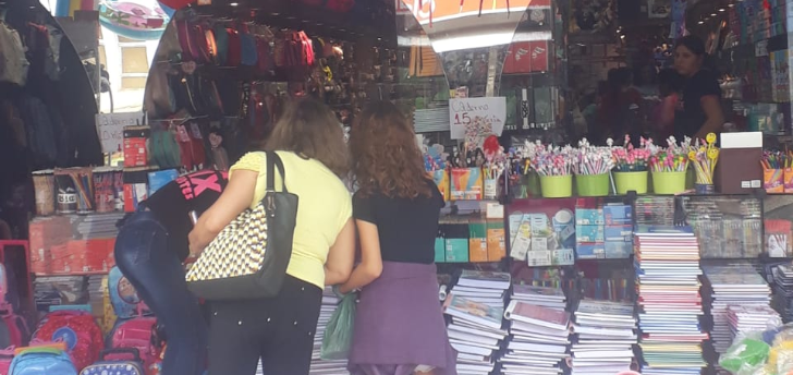 Busca por materiais escolares leva consumidores às compras