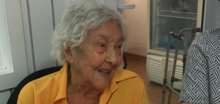 Aos 95 anos, escritora lança primeiro livro de poemas em Rio Preto