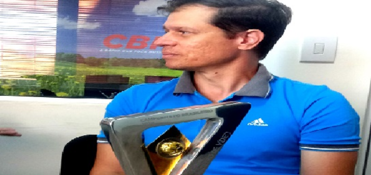 "VAR veio para ficar", afirma melhor árbitro de vídeo do Brasil