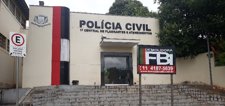 Falta de alvará atrasa em um mês demolição de delegacia
