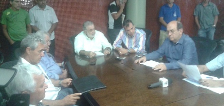 Prefeito anuncia obras de infraestrutura no distrito Carlos Arnaldo 