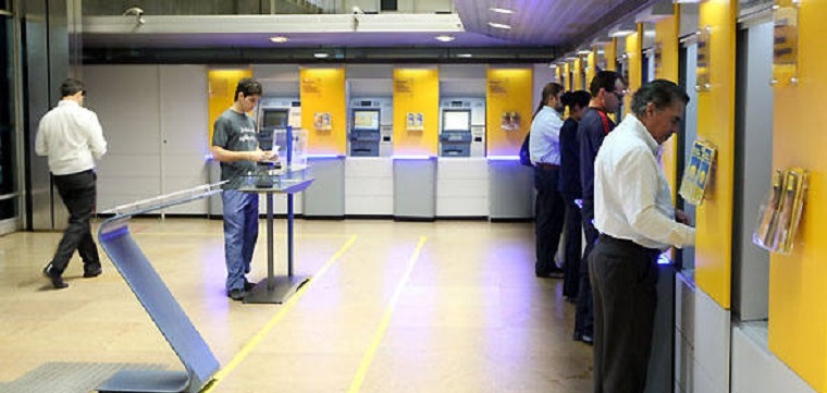 Prefeitura começa a multar bancos que descumprirem lei municipal