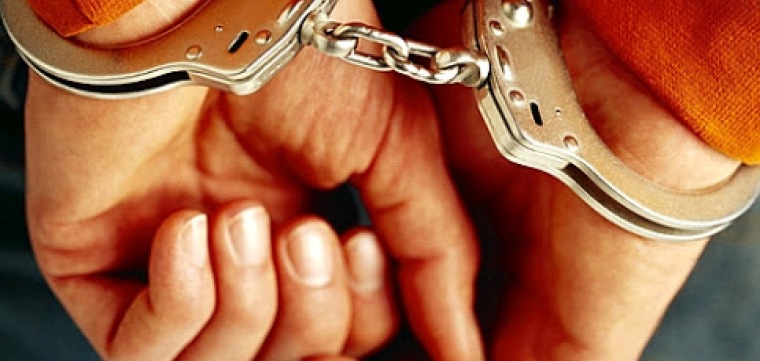 Rapaz é preso em flagrante após tentar furtar lojas de roupas