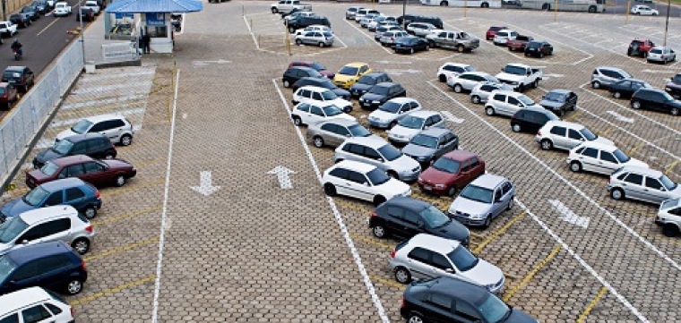 Empresa que oferece estacionamento é responsável por veículos