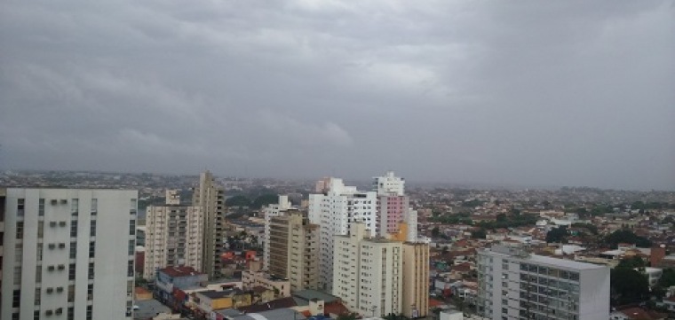 Chuva chega a Rio Preto, mas deve ir embora amanhã