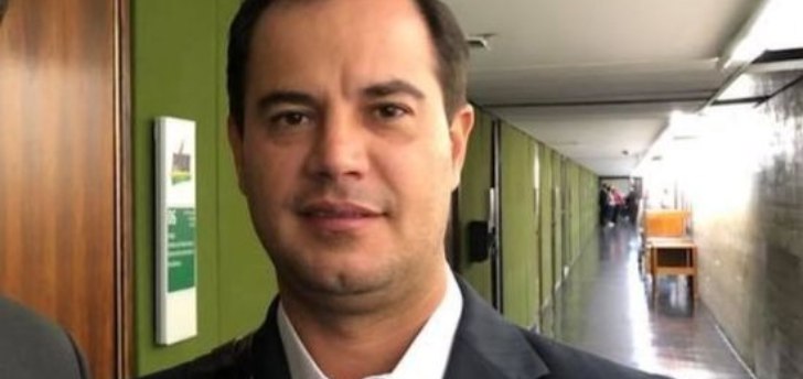 André Vieira fala em construir escolas e praças esportivas