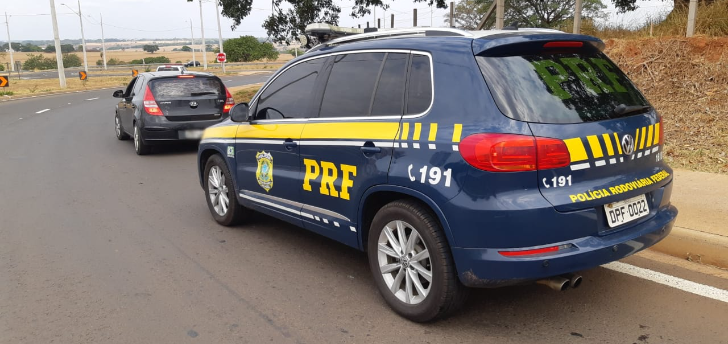Corregedoria 'mira' policial civil por posse de carro roubado e clonado