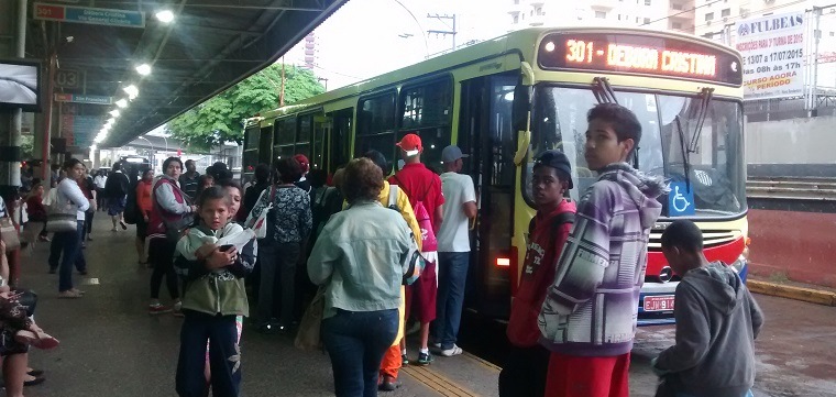 Prefeitura anuncia reajuste na tarifa dos ônibus e revolta usuários
