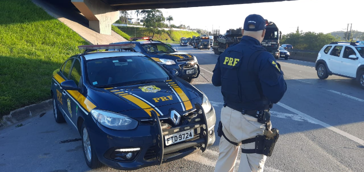 PRF multa 101 motoristas por falta do cinto de segurança durante feriado
