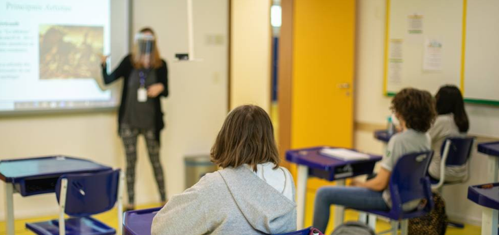 Conselho define que aulas presenciais para ensino fundamental II só retomam em 2021