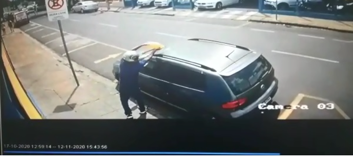 Dono de veículo incendiado reconhece criminoso que ateou fogo no carro
