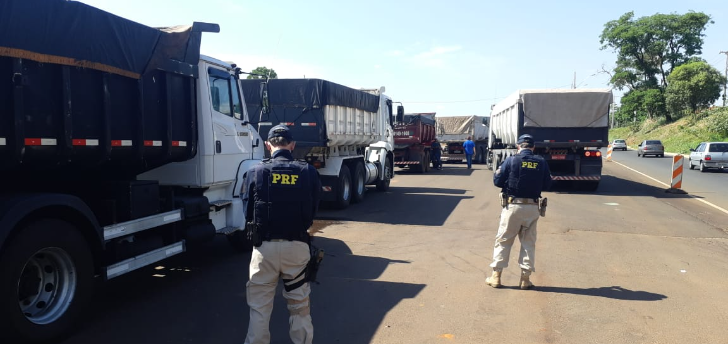 PRF apreende 114 toneladas de areia extraídas ilegalmente do Rio Grande