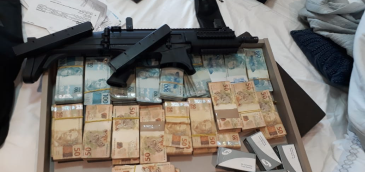 PF cumpre 14 mandados na região contra o tráfico internacional de drogas