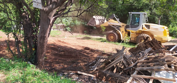 Habitação destrói barracos clandestinos no Jardim Paraíso