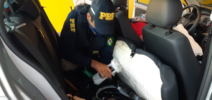 Mulheres presas transportando cocaína são soltas porque a droga era falsa