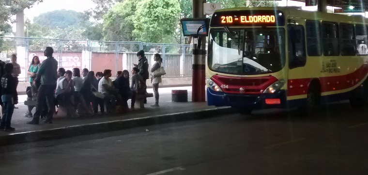 Usuários do transporte coletivo reclamam de insegurança