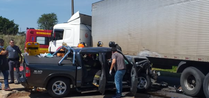 Homem morre em acidente entre carreta e caminhonete em Jaci