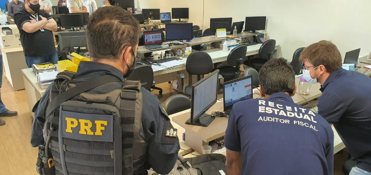 PRF cumpre mandados de busca e apreensão em usina de Paraíso