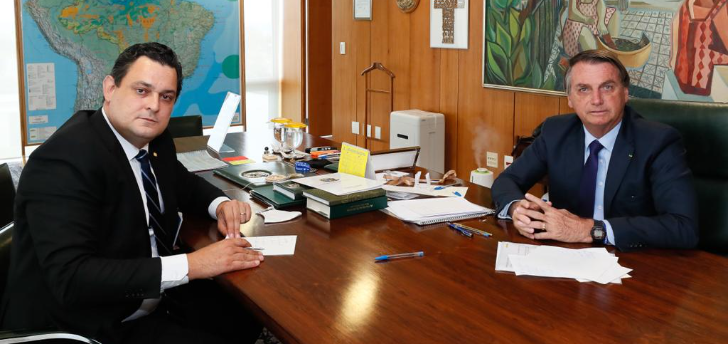 Bolsonaro afirma que vai adquirir todas as vacinas aprovadas contra Covid-19