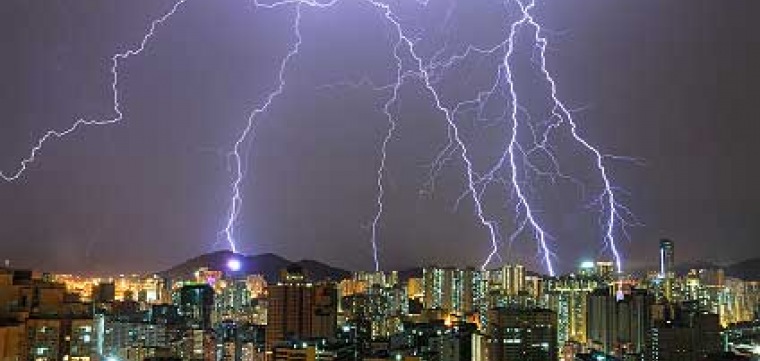 Mito ou verdade? Conheça os verdadeiros perigos de uma tempestade de raios