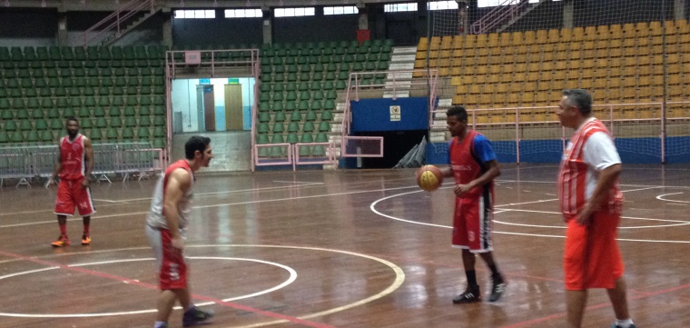 De casa "nova", basquete do América decide o seu futuro contra o Bauru