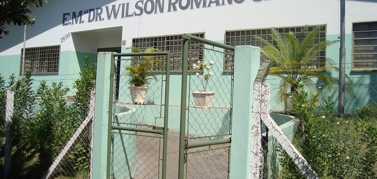Arma é encontrada dentro de escola