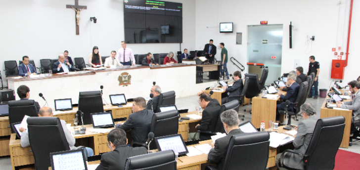 Câmara volta a adiar projeto de criação de cargos na GCM