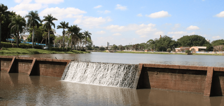 Captação de água do Lago III da Represa é suspensa após tombamento de caminhão
