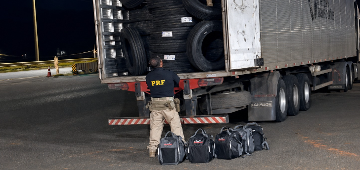 PRF apreende carga milionária de celulares na BR-153 em Rio Preto