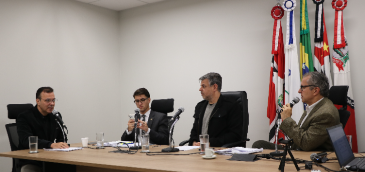 Secretário classifica "visto" do prefeito como "protocolar" em contrato milionário 
