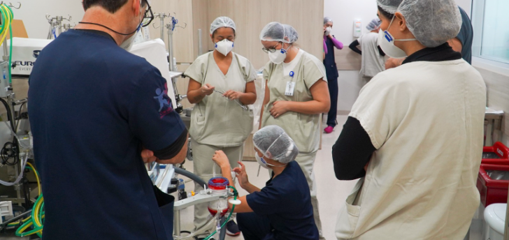 HCM realiza cirurgia com equipamento que substitui pulmão e coração