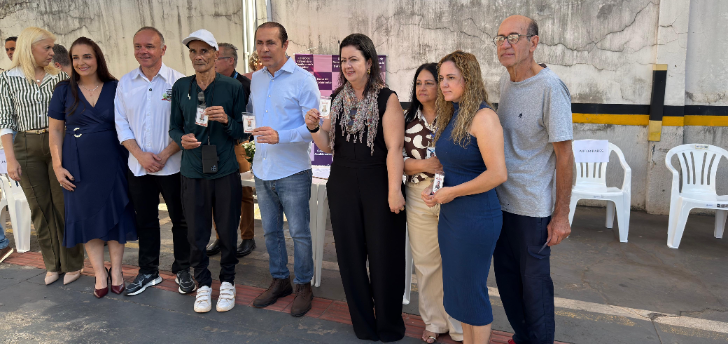 Rio Preto distribui primeiras carteirinhas para pessoas com Parkinson